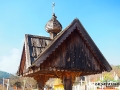 Daszek nad bramką prowadzącą do dzwonnicy i cerkwi w Jasienicy Zamkowej.