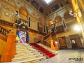 Główne wejście i schody prowadzące do sali widzów w Operze we Lwowie.