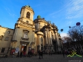 KOŚCIÓŁ DOMINIKANÓW we Lwowie z barokowym wystrojem. Dziś wielokrotnie służy jako sala koncertowa z doskonałą akustyką.