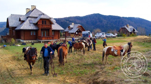 SOSNOWY DWÓR Krzywe - noclegi w drewnianych chatach z klimatem z widokiem na połoniny i rajdy konne