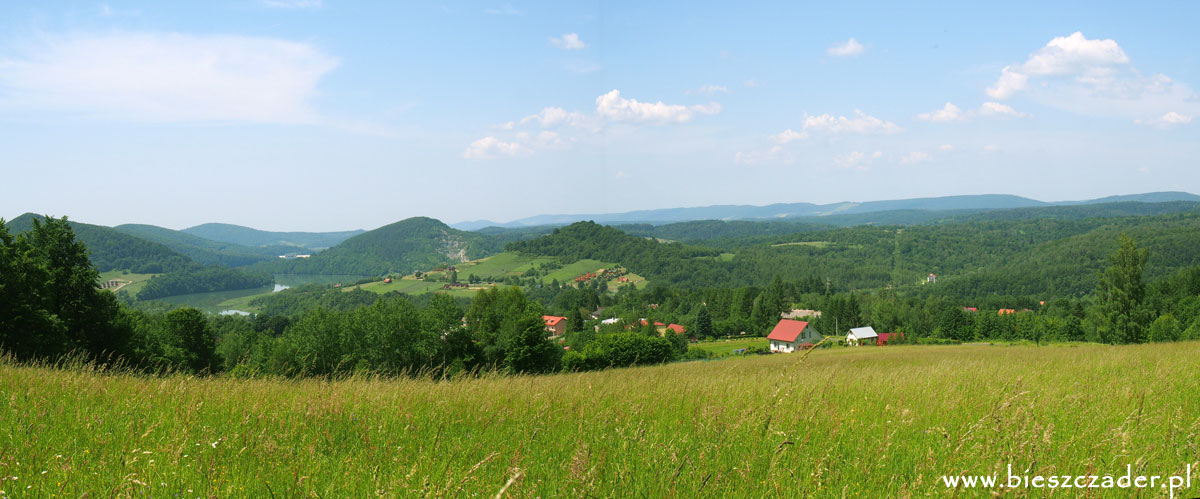 Panorama na zapory wodne w Solinie, Myczkowcach, kamieniołom w Bóbrce oraz szybowisko w Bezmiechowej