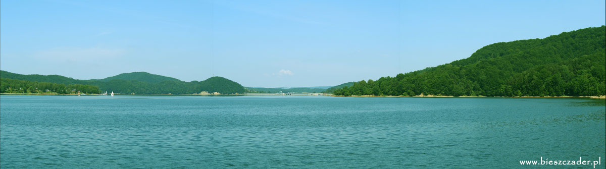 Panorama w stronę zapory w Solinie tworzącej Zalew Soliński
