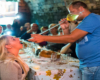 Najbardziej odważni mogą spróbować wina podawanego przez winiarza bezpośrednio do buzi! Winiarz specjalną pipetą pobiera wino z beczki. Smak - niepowtarzalny. A to wszystko na wycieczce jednodniowej na Węgry z Bieszczad!