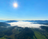 Słońce o poranku i mgły pomiędzy górą Tołsta, a bieszczadzkim połoninami - zdjęcie wykonane podczas lotu paralotnią nad Bieszczadami, a dokładniej nad Zalewem Solińskim.