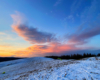 SnowGliding o zachodzie słońca na granicy Bieszczad i Beskidu Niskiego - sport ekstremalny na górze Rzepedka w Nadleśnictwie Lesko - pomysł na atrakcję i wycieczki.