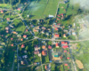ZAWÓZ - przepięknie położona miejscowość ze sporą ilością domków i noclegów nad Zalewem Solińskim - zdjęcia wykonane podczas lotu paralotnią nad Bieszczadami.