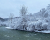 Rzeka Osława zimą na pograniczu Bieszczad i Beskidu Niskiego, a dokładnie między Wysoczanami i Mokrem, przy tzw. wąskiej drodze.