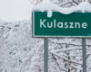 Znak oznaczający wjazd do Kulasznego pokryty śniegiem...