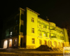Klasztor sióstr nazaretanek w Komańczy sfotografowany zimą i do tego nocą w Bieszczadach.