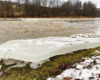 Średnio 3 razy w trakcie zimy w Bieszczadach podziwiamy lód i spływającą krę w trakcie zimy na rzece Osława.