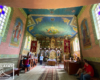 Wnętrze drewnianej cerkwi w Szczawnem z bogatą polichromią i pełnym ikonostasem.