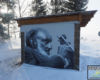 Arkadiusz Andrejkow wykonał kolejne niepowtarzalne murale - tym razem 3 powstały na przystanku autobusowym w Płonnej.