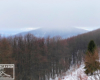 Widok z pierwszej polany na stokach góry Berdo w stronę Matragony 990m (szczyt pod niskim pułapem chmur).