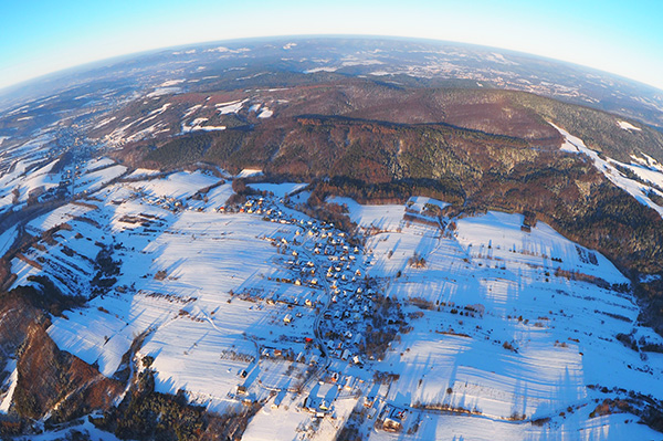 OLCHOWA zdjęcia wykonane zimą podczas lotu paralotnią nad Bieszczadami nad najciekawszymi atrakcjami.