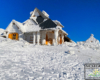 Szukacie najciekawszych atrakcji zimowych w Bieszczadach? Do nich należy schronisko Chatka Puchatka na szczycie Połoniny Wetlińskiej.