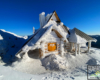 Chatka Puchatka na Połoninie Wetlińskiej zimą jest najpiękniejsza i to obowiązkowa atrakcja zimą w Bieszczadach.