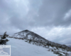 Widok na najniższy z wierzchołków Tarnicy pod śnieżnymi chmurami...