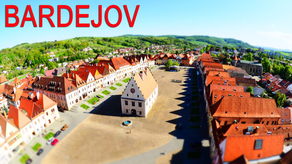 BARDEJOV / BARDEJÓW - widok z wieży zegarowej kościoła bazyli św. Idziego i jednocześnie atrakcja zachęcająca do wybrania się na wycieczkę jednodniową z Bieszczad do najpiękniejszego średniowiecznego miasta Słowacji.